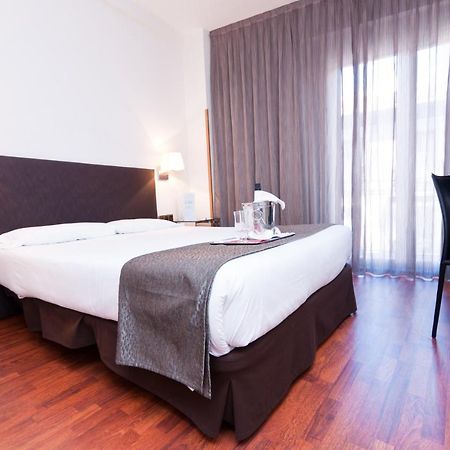 Apartamentos Leganitos Madrid Eksteriør billede
