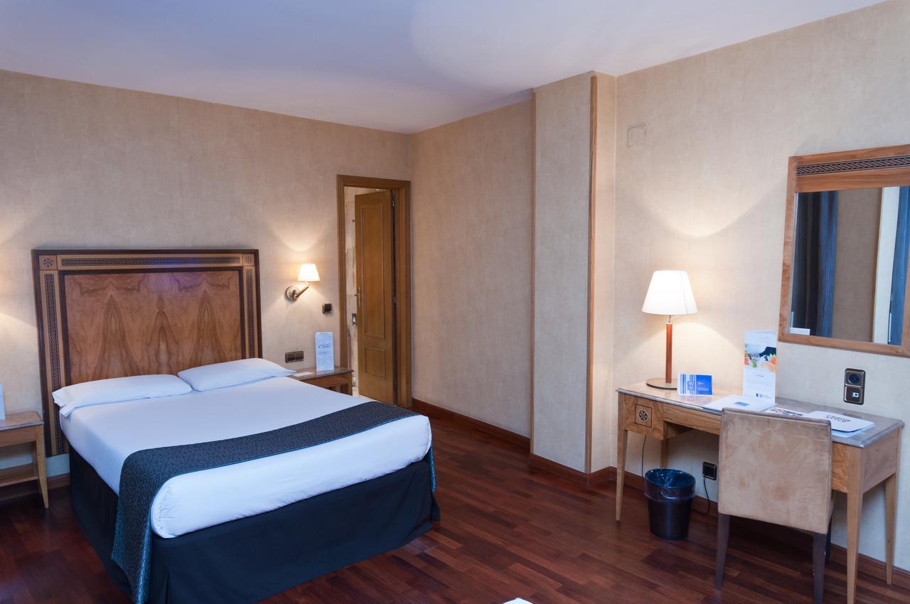 Apartamentos Leganitos Madrid Eksteriør billede