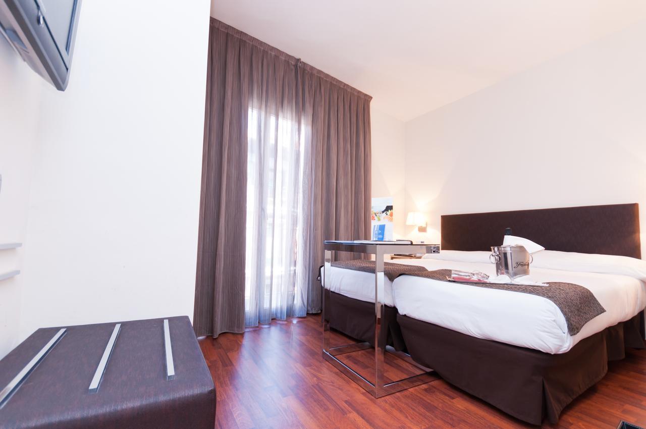 Apartamentos Leganitos Madrid Eksteriør billede