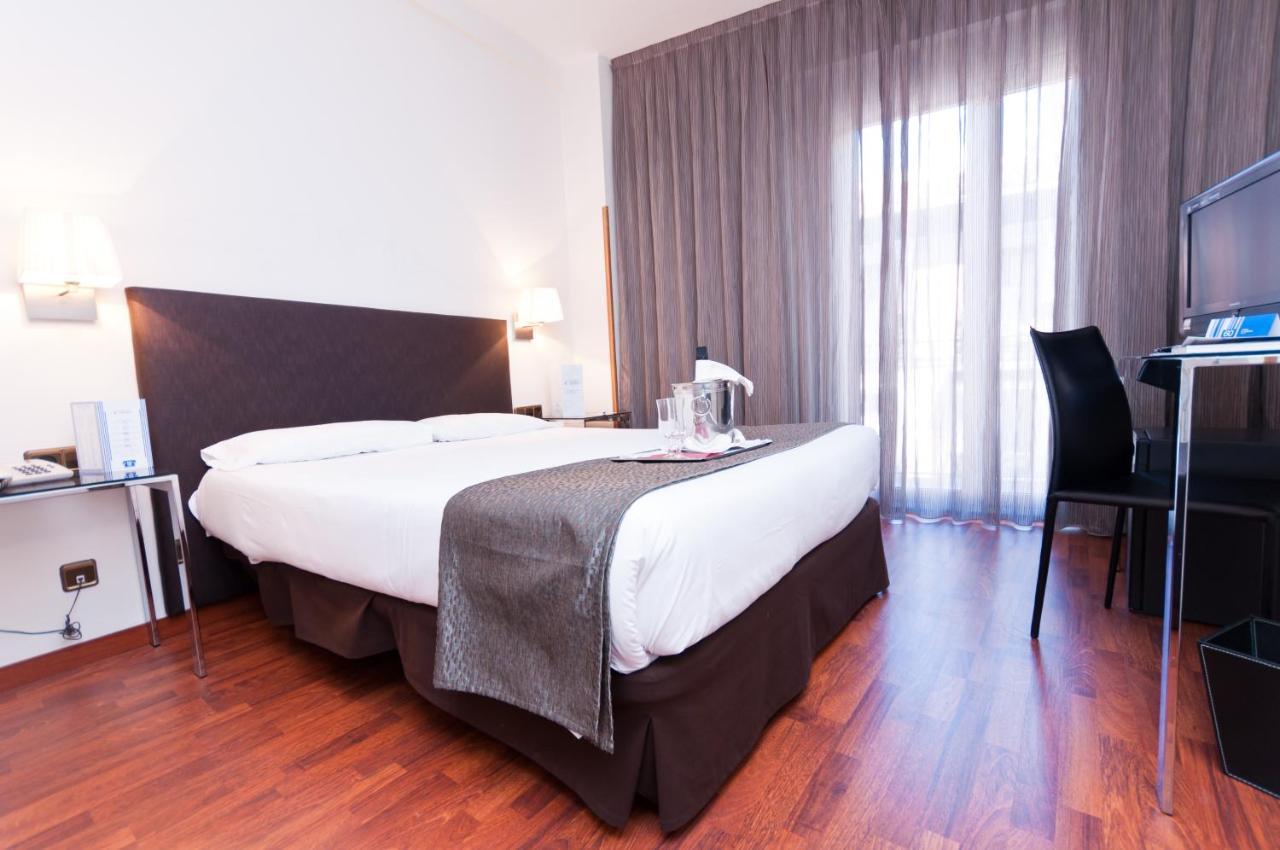 Apartamentos Leganitos Madrid Eksteriør billede