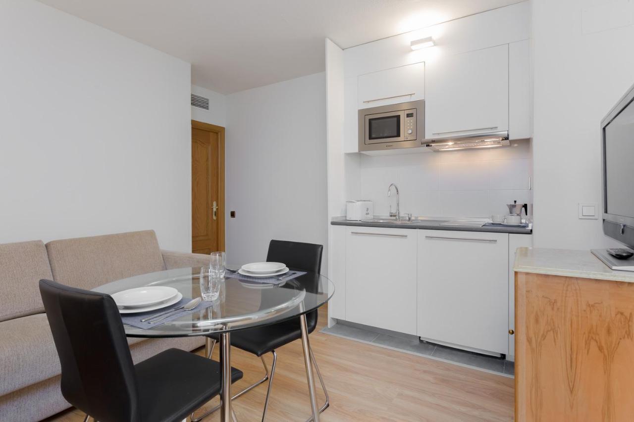 Apartamentos Leganitos Madrid Eksteriør billede