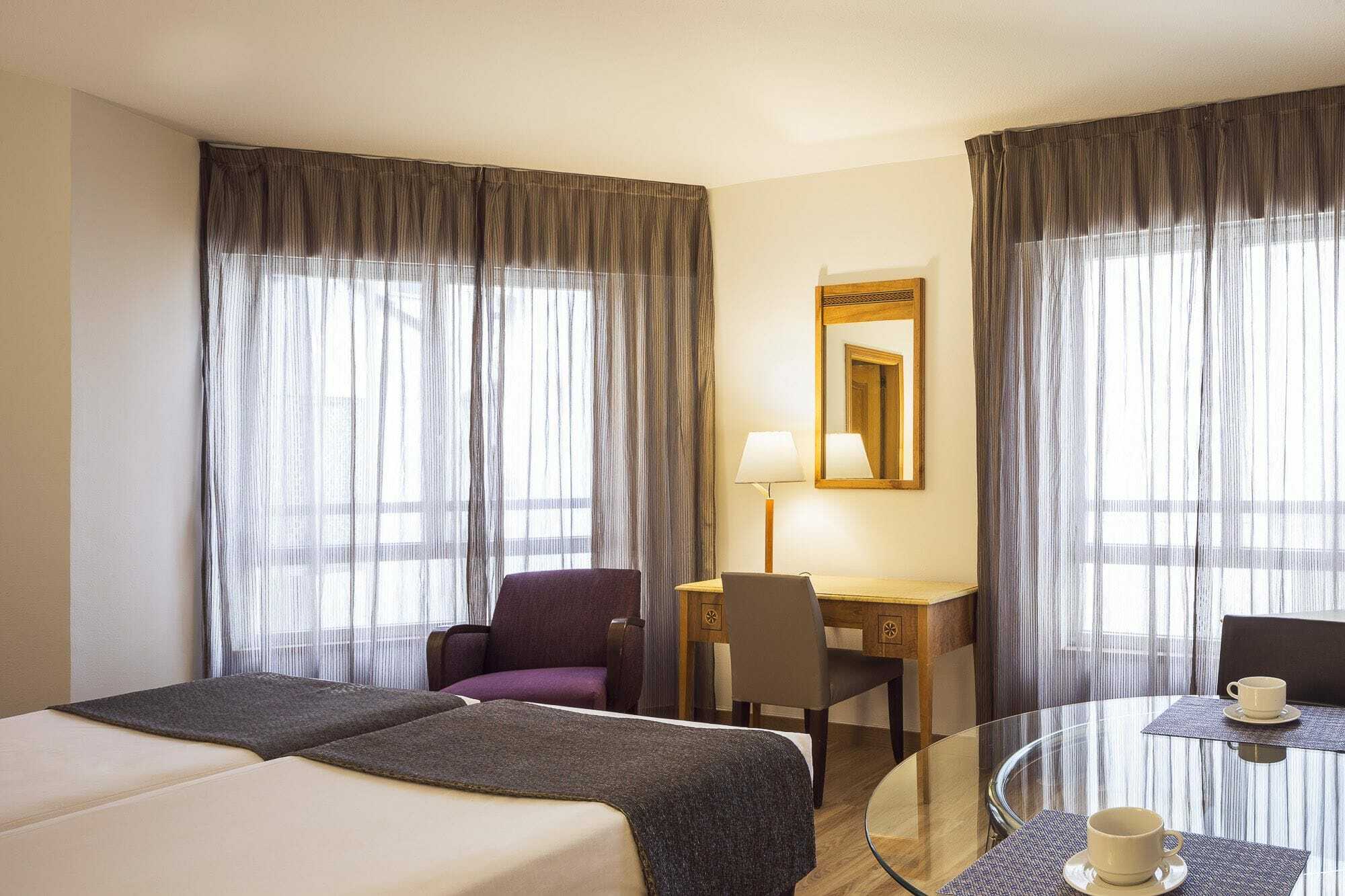 Apartamentos Leganitos Madrid Eksteriør billede