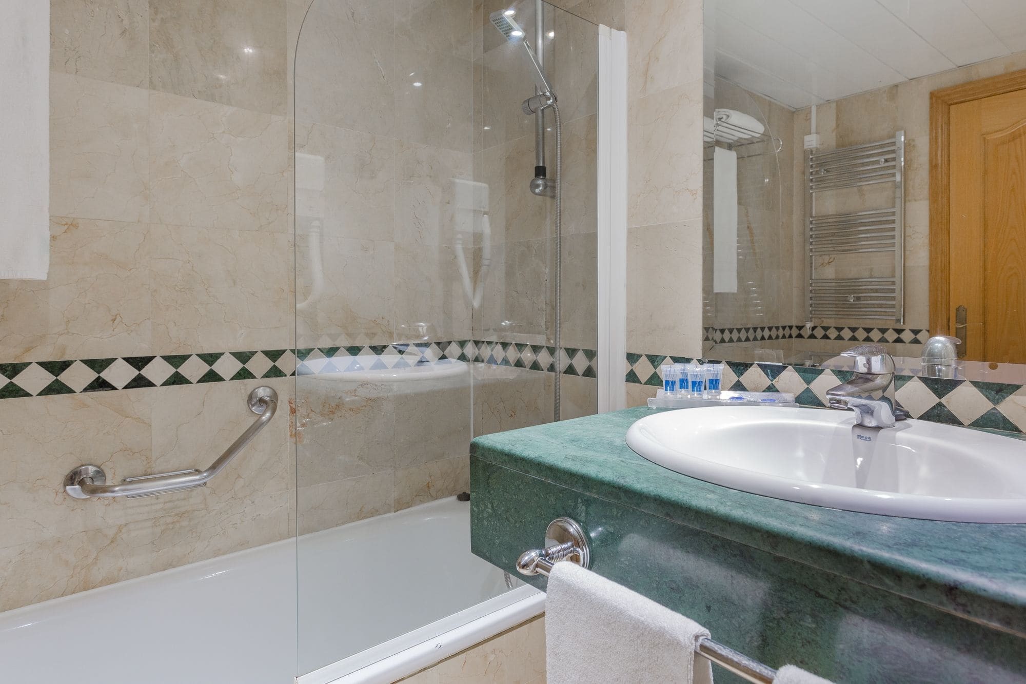 Apartamentos Leganitos Madrid Eksteriør billede